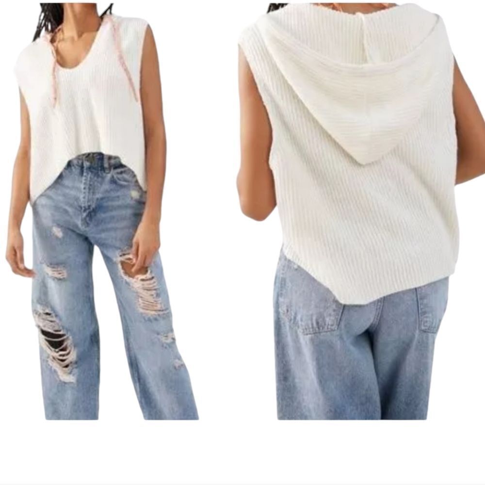 BDG Hooded white striped slouchy Sweater Vest  Size M Knit layering